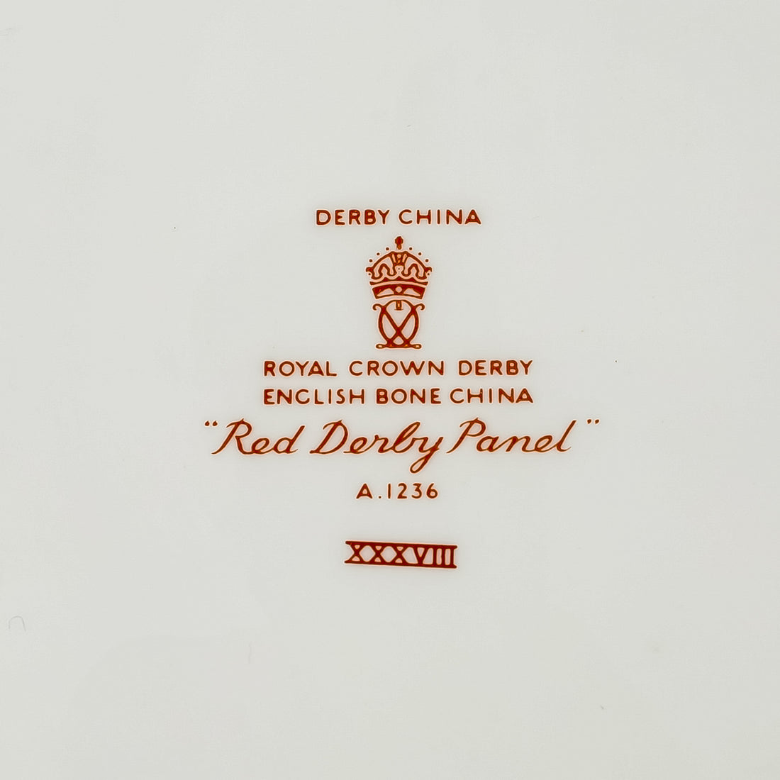 ROYAL CROWN DERBY Red Derby Covered Serving Dish