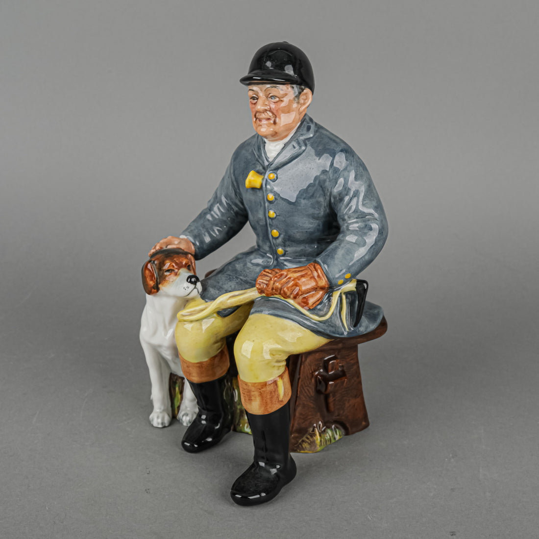 ROYAL DOULTON Figurine The Huntsman HN 2492