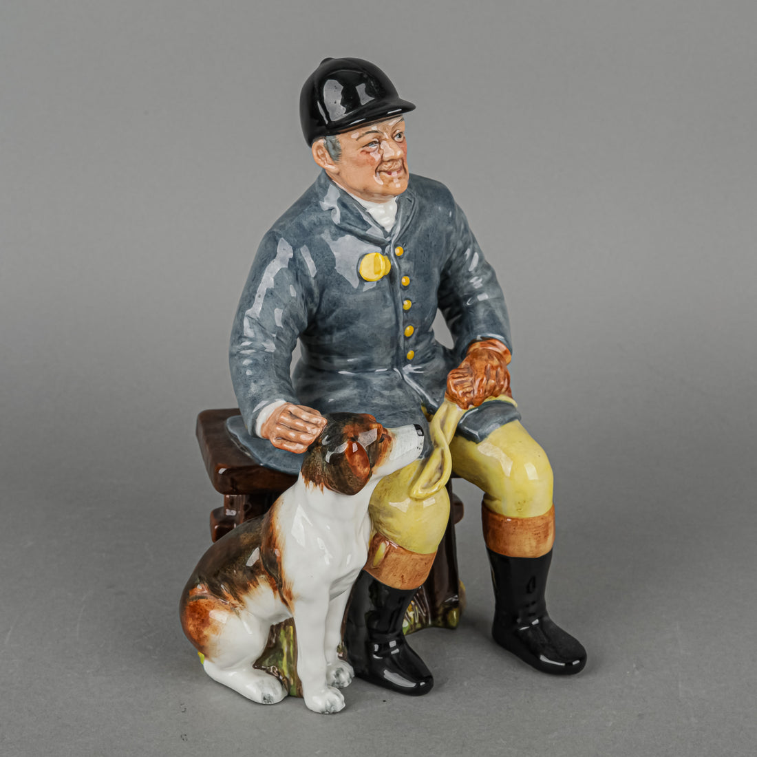 ROYAL DOULTON Figurine The Huntsman HN 2492