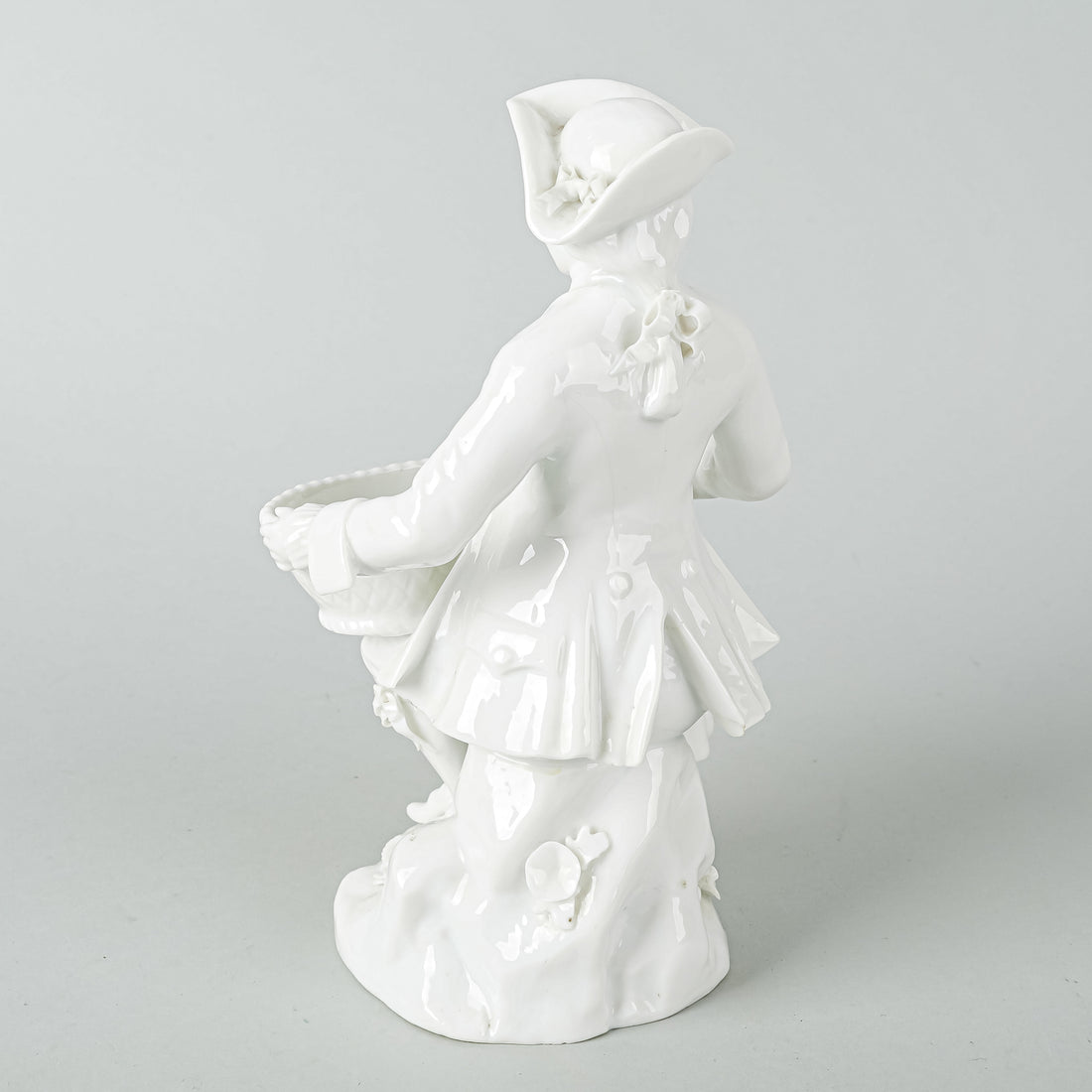 MEISSEN Figurines Man & Woman Sitting Holding Baskets  Set of 2