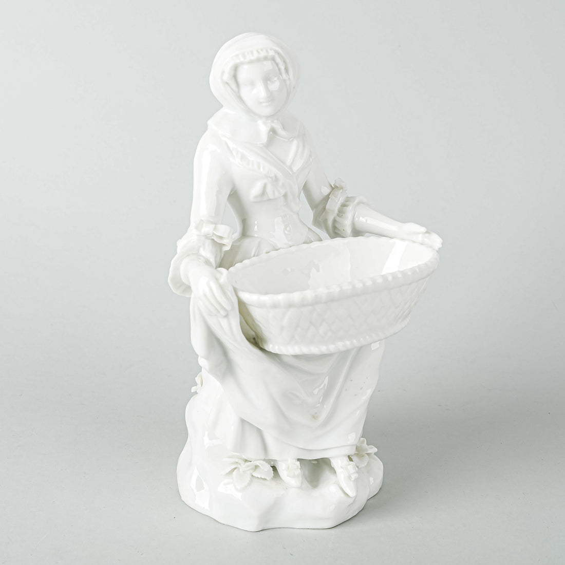 MEISSEN Figurines Man & Woman Sitting Holding Baskets  Set of 2