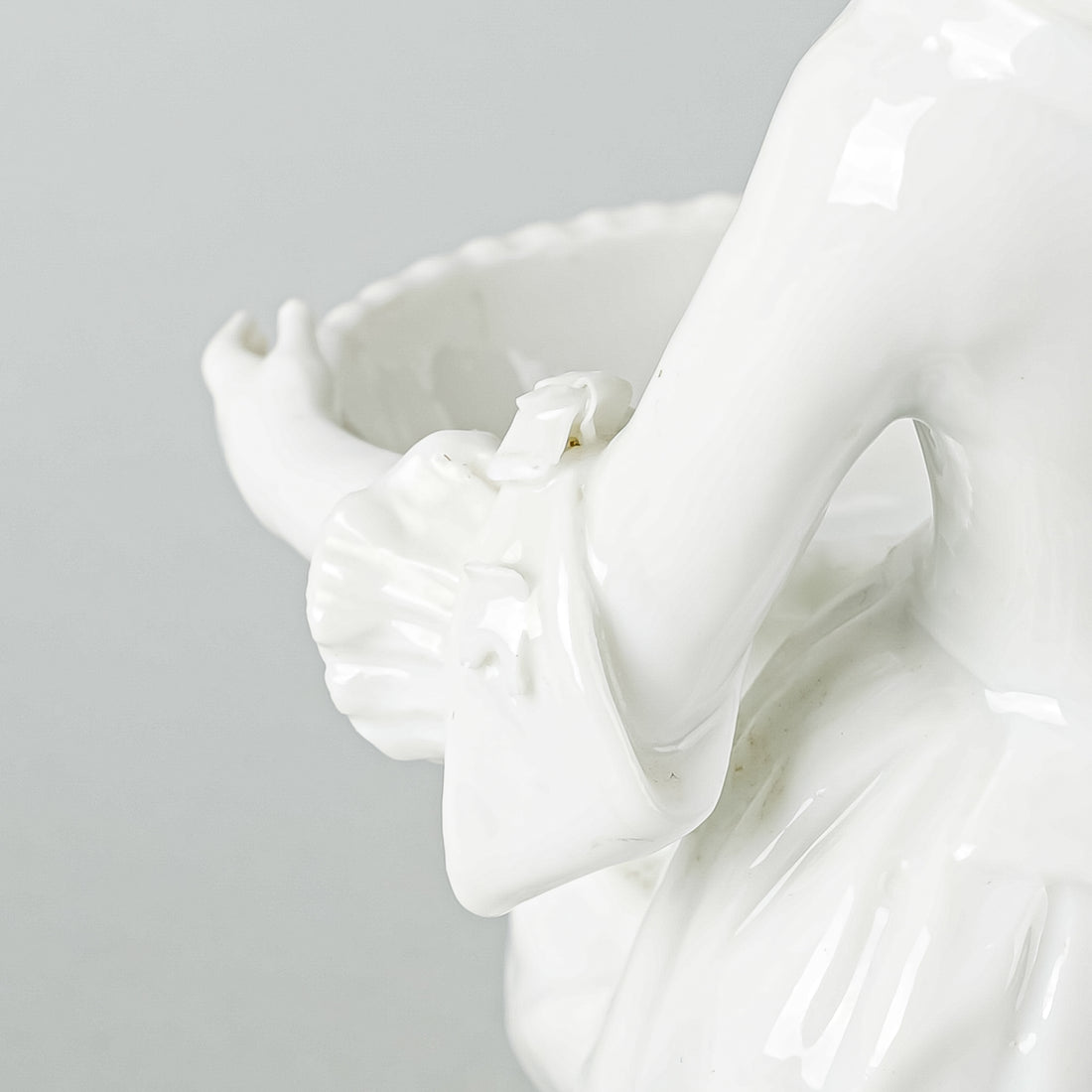 MEISSEN Figurines Man & Woman Sitting Holding Baskets  Set of 2