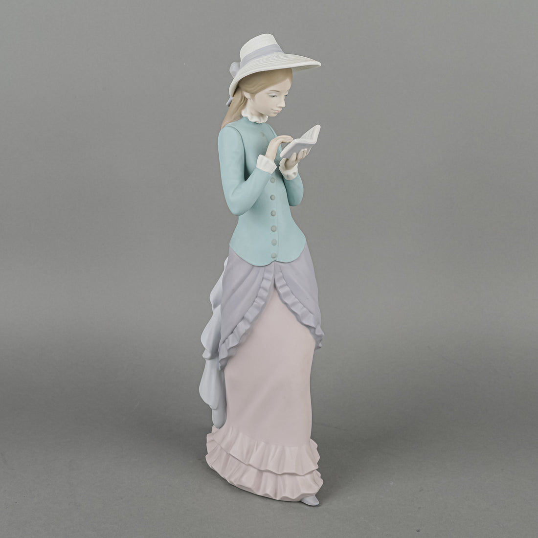 LLADRO Figurine - Reading 5000M