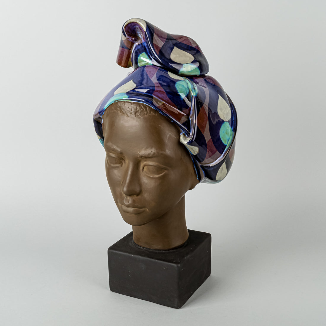 ROYAL COPENHAGEN/ALUMINIA Bust Of Woman 250/3139