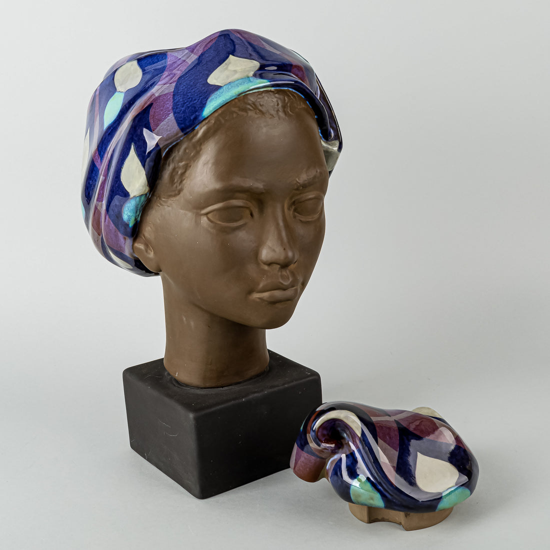 ROYAL COPENHAGEN/ALUMINIA Bust Of Woman 250/3139