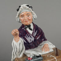 ROYAL DOULTON Figurine Schoolmarm HN 2223