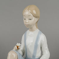 LLADRO Figurine Girl With Flower 4596