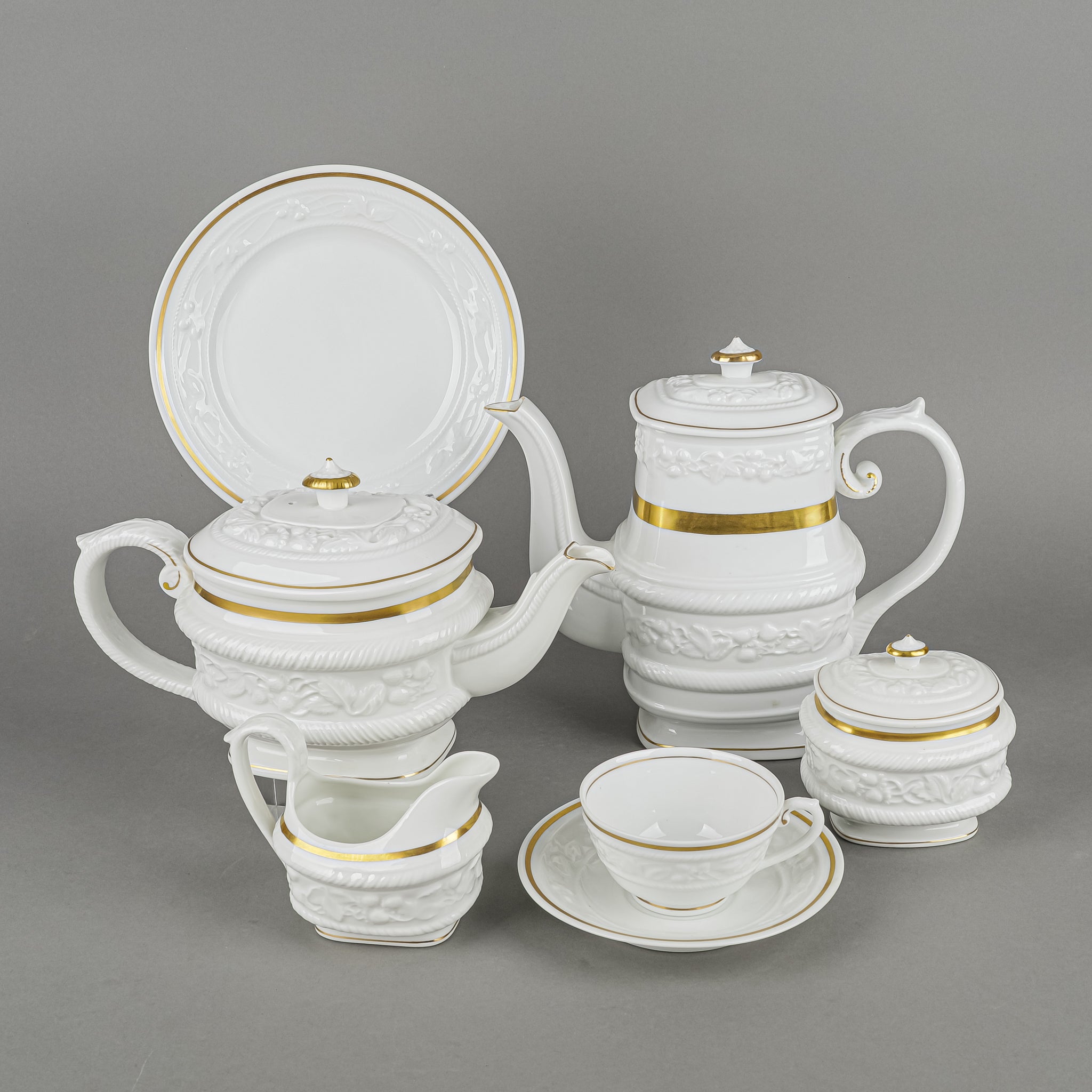 VISTA ALEGRE Embossed Strawberries Tea And Coffee Set 26 Pcs - Around ...