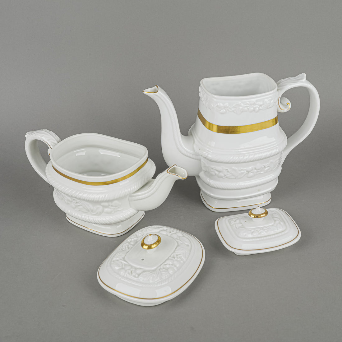 VISTA ALEGRE Embossed Strawberries Tea And Coffee Set 26 Pcs