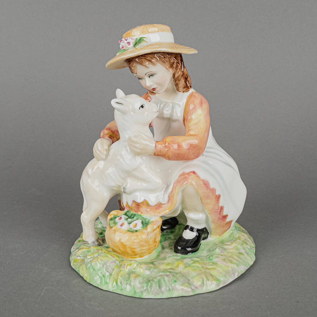 ROYAL DOULTON Figurine Making Friends HN 3372  Age Of Innocence Series