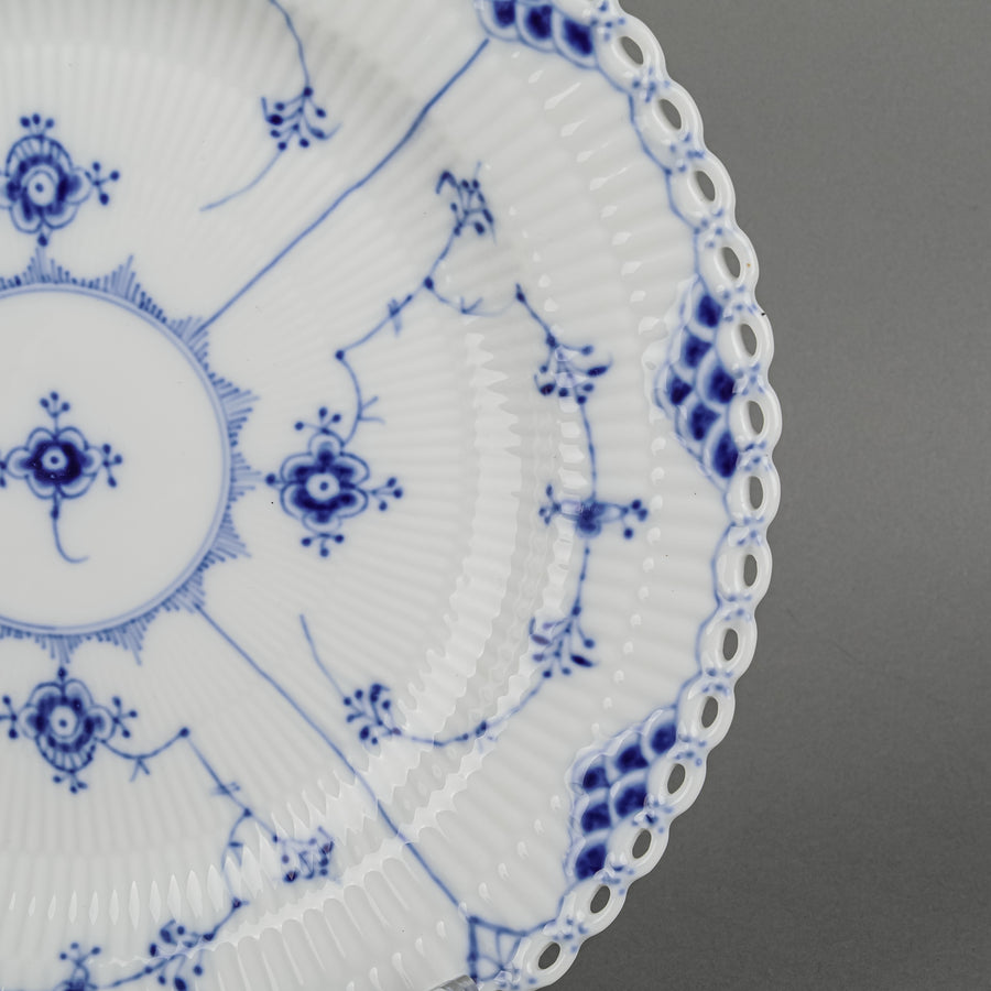 ROYAL COPENHAGEN Blue Fluted Full Lace Dinner Plate 1084