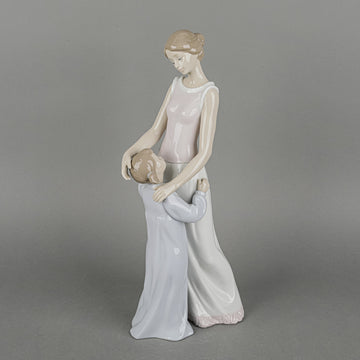 LLADRO Figurine Someone To Look Up To