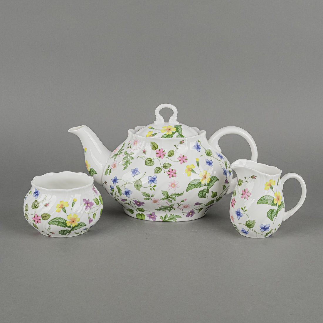 QUEENS Country Meadow Tea Service 4 Pieces