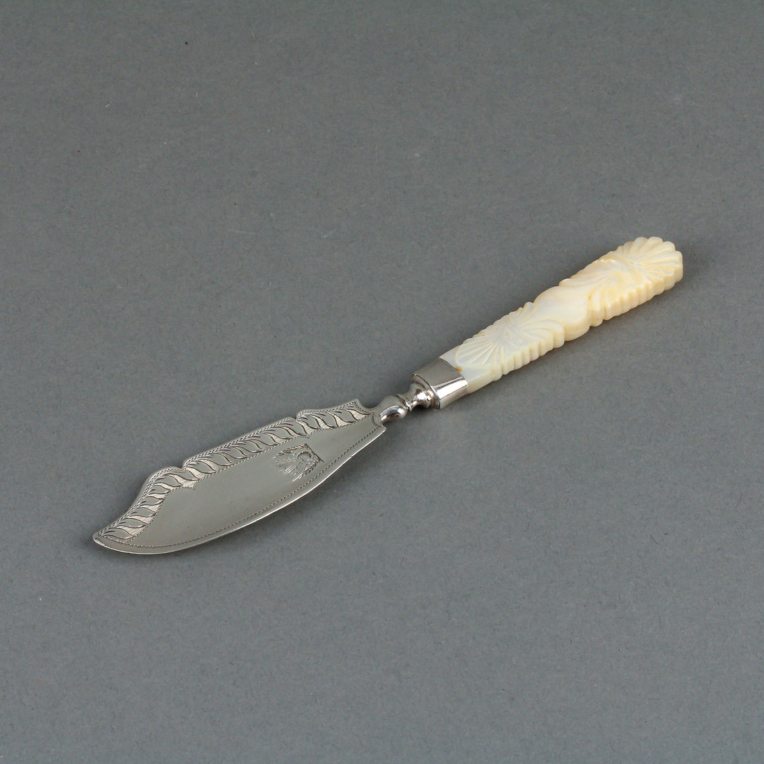 JOSEPH WILLMORE & CO. Sterling Silver Butter Curler with Mother-of-Pearl Handle