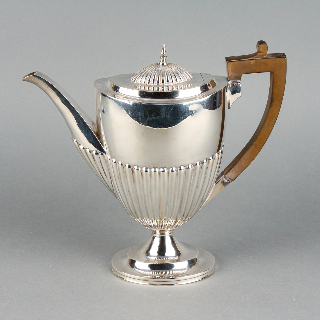 GOLDSMITHS & SILVERSMITHS CO. Sterling Silver Coffee Pot