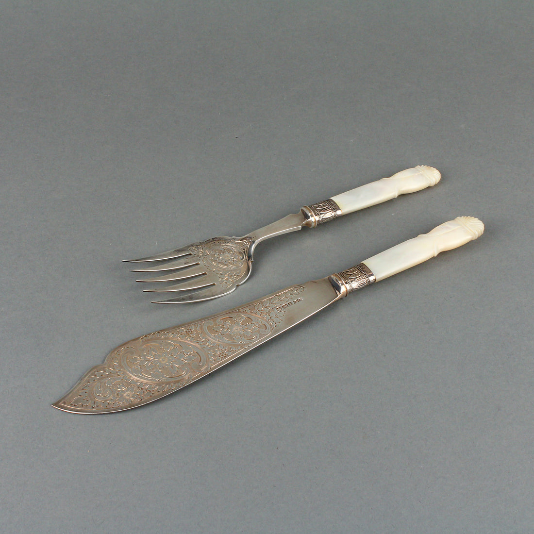 HENRY HOBSON & SONS Sterling Silver Fish Servers with Mother-of-Pearl Handles - Set of 2