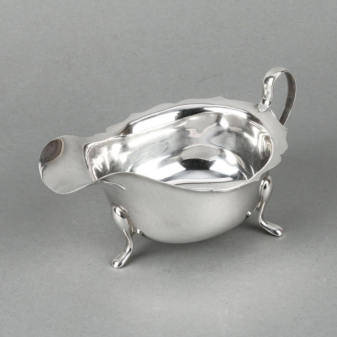 VINERS LTD. Sterling Silver Footed Sauce Boat