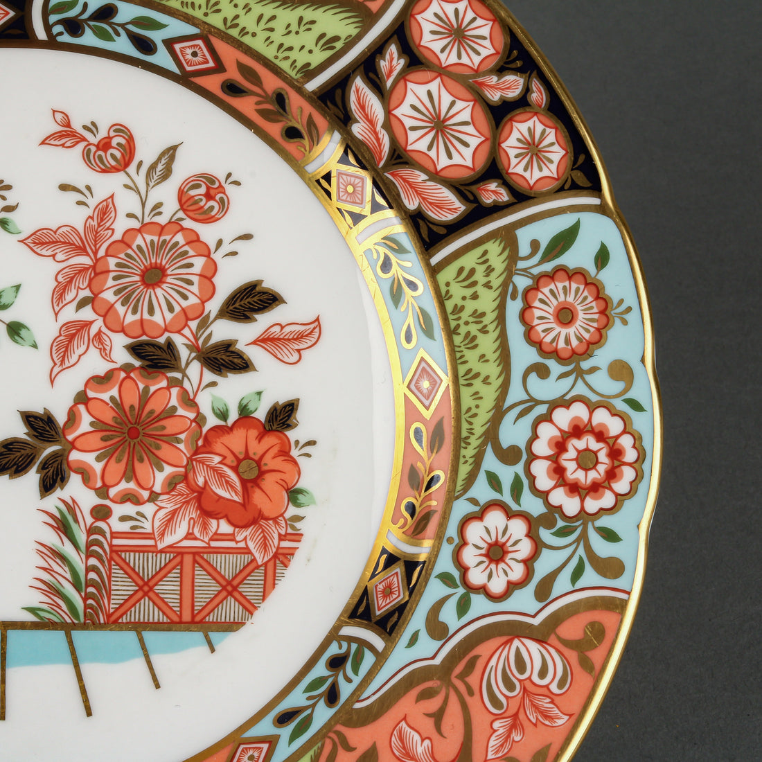 ROYAL CROWN DERBY Regency Flowers Accent Plate