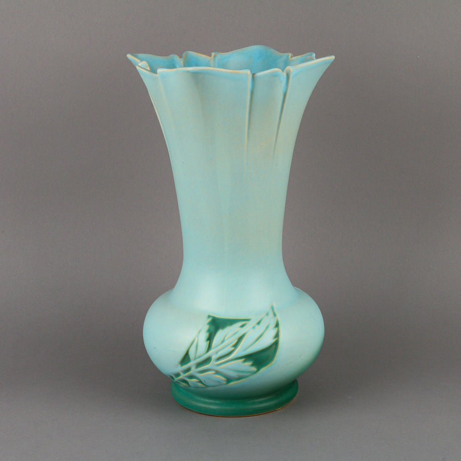 ROSEVILLE POTTERY Silhouette Vase 789