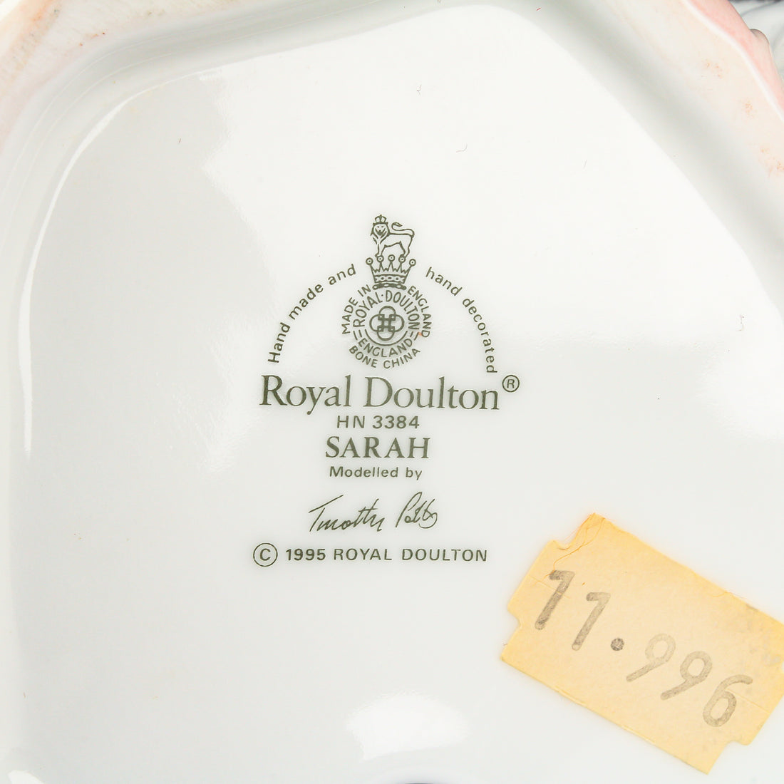 ROYAL DOULTON Sarah HN 3384 Figurine