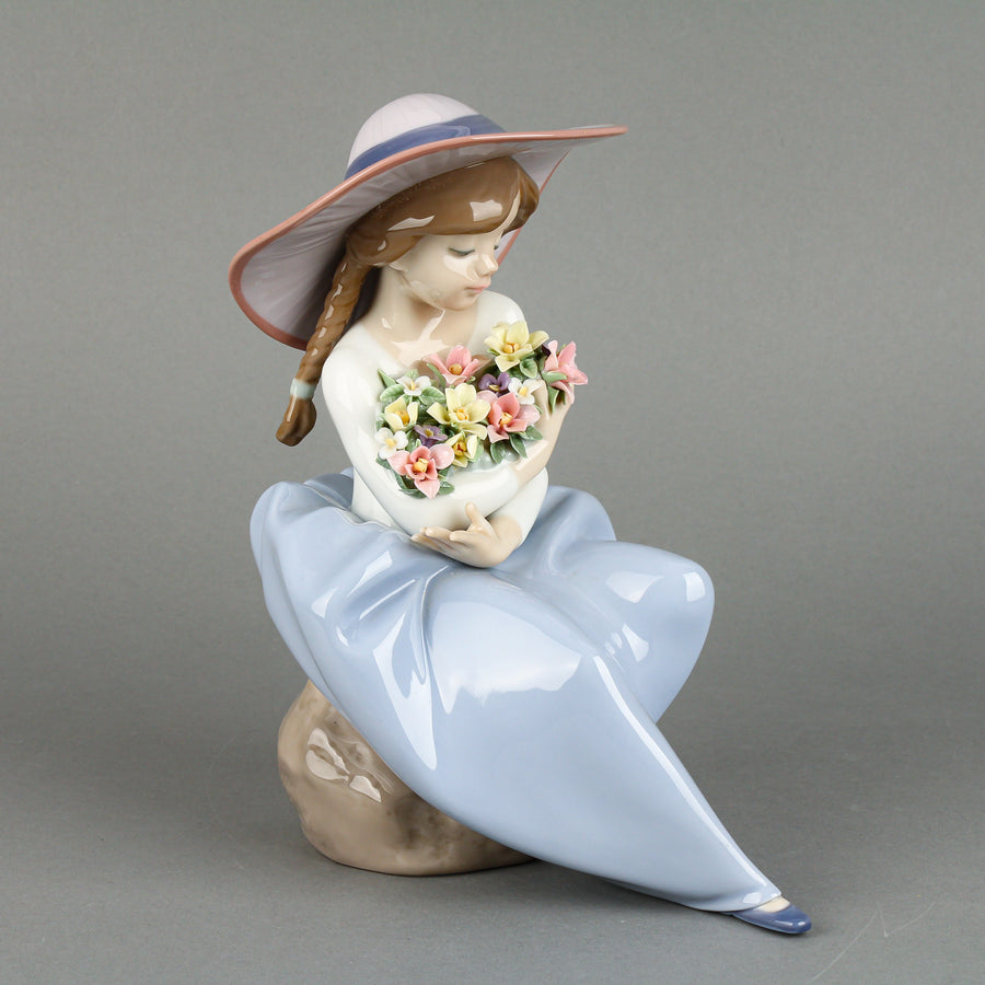 LLADRO Fragrant Bouquet 5862 Figurine