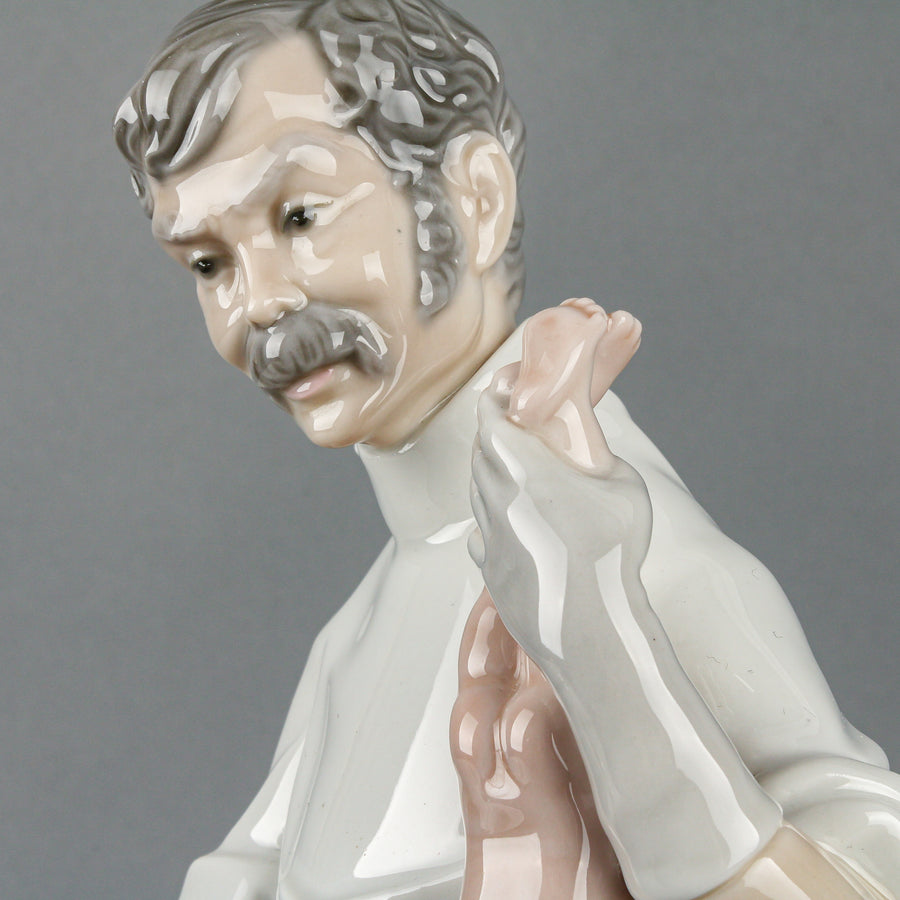 LLADRO Obstetrician 4763.30 Figurine