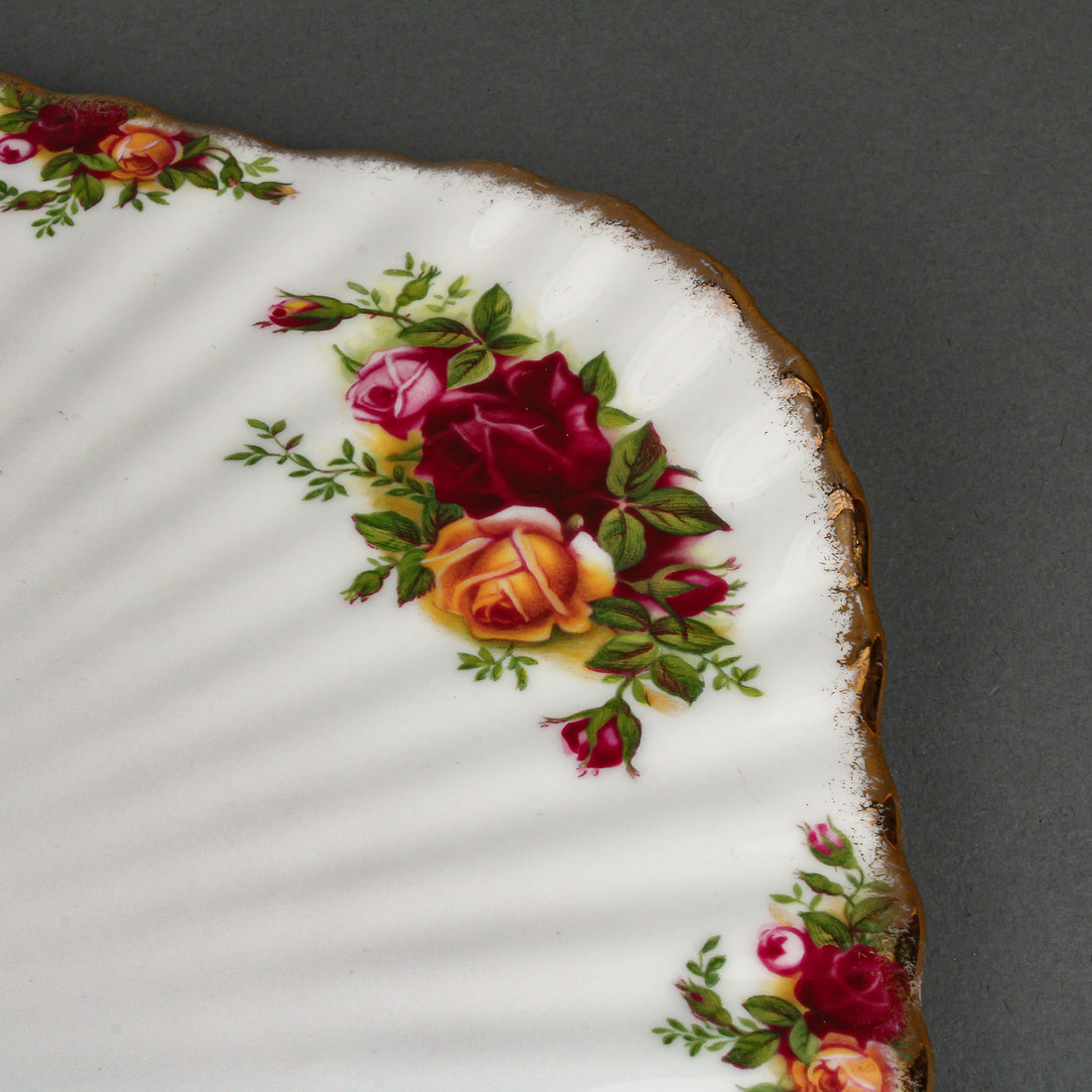 ROYAL ALBERT Old Country Roses Footed Cake Plate