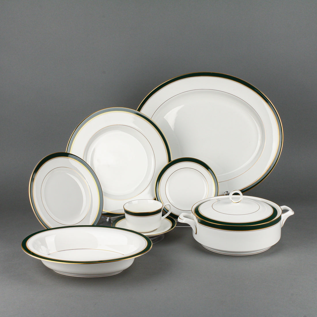 ROYAL WORCESTER Howard - 12 Place Settings +