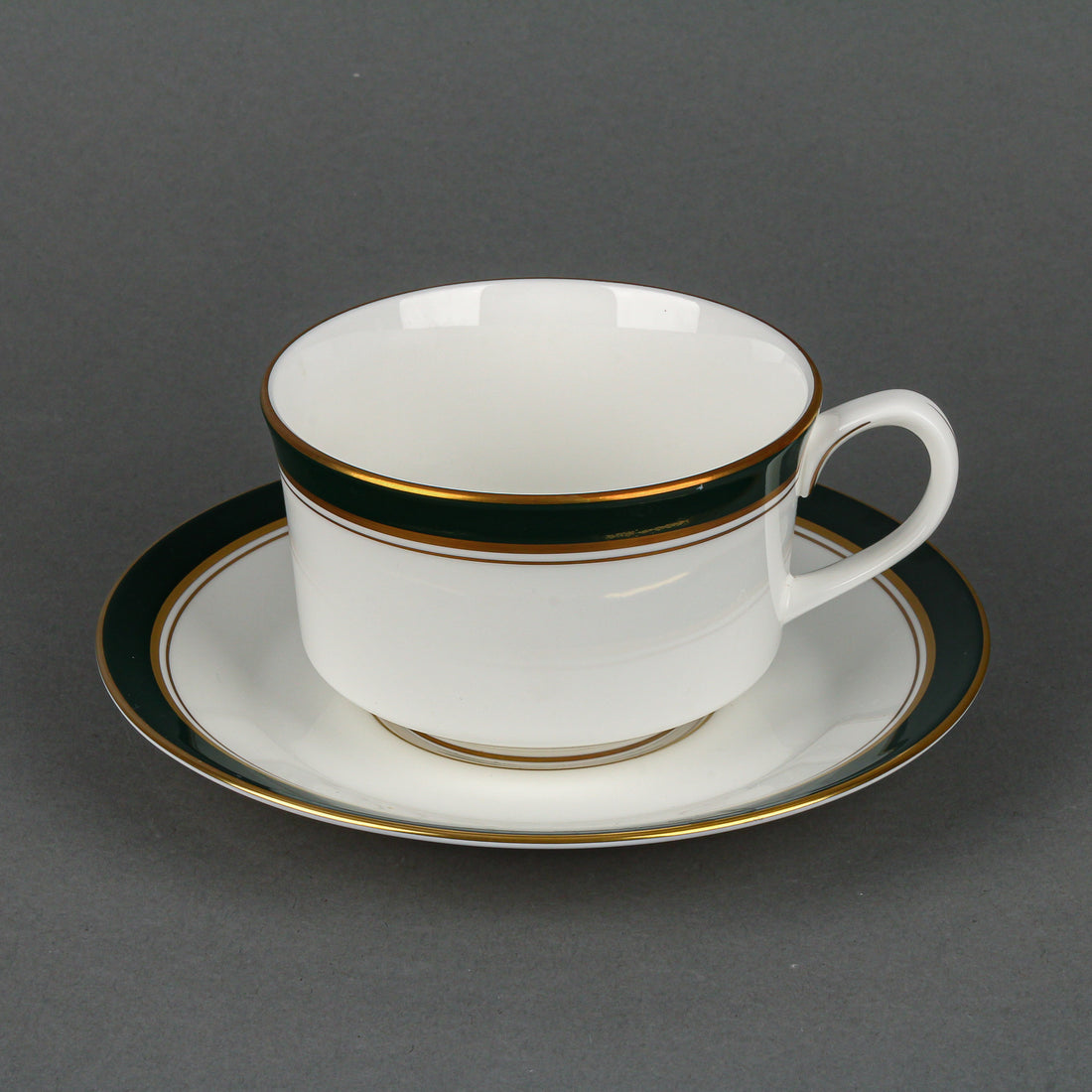 ROYAL WORCESTER Howard - 12 Place Settings +