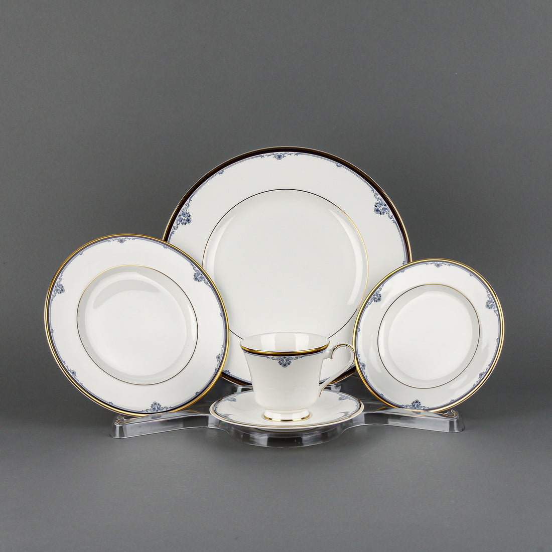 ROYAL DOULTON Princeton 12 Place Settings Plus