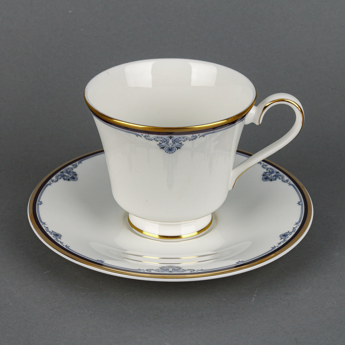 ROYAL DOULTON Princeton 12 Place Settings Plus