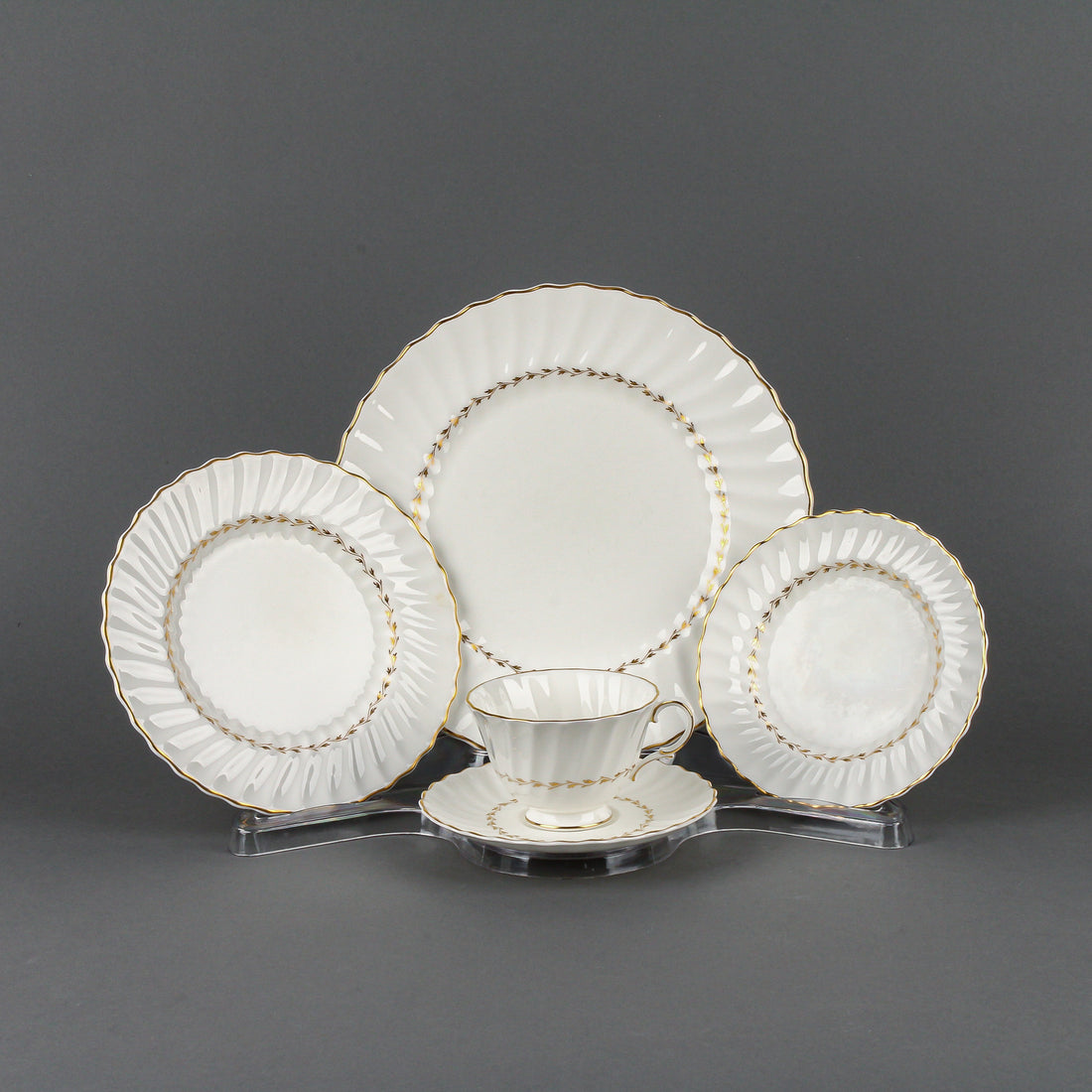 ROYAL DOULTON Adrian - 9 Place Settings +