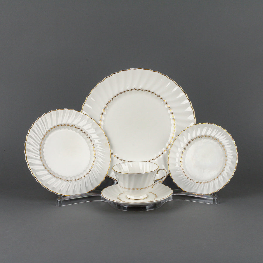 ROYAL DOULTON Adrian - 9 Place Settings +