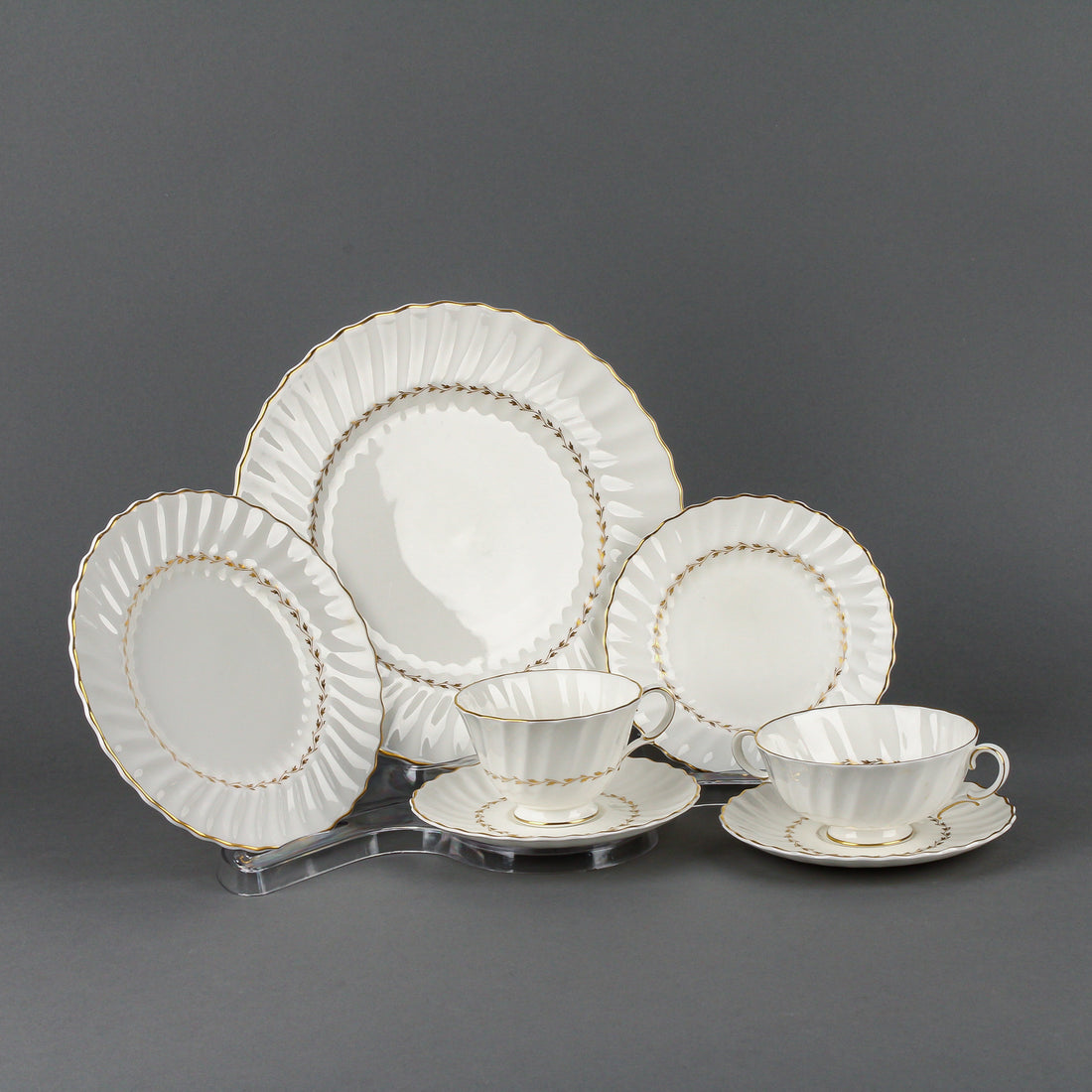 ROYAL DOULTON Adrian - 9 Place Settings +