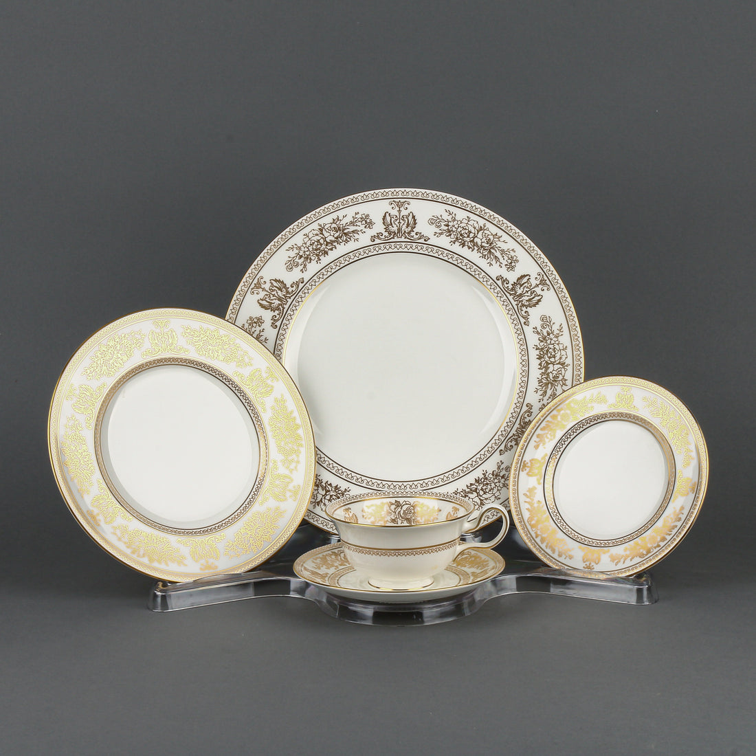 WEDGWOOD Gold Columbia - 6 Place Settings +