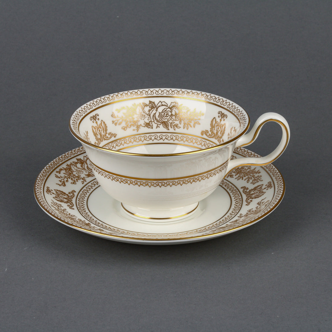 WEDGWOOD Gold Columbia - 6 Place Settings +