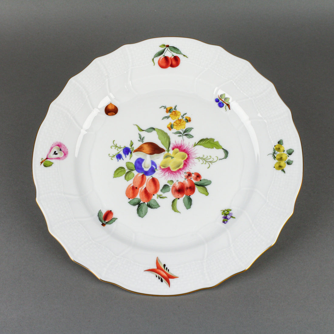 HEREND BFR Hand-Painted Fruit & Flowers Dinner Plate