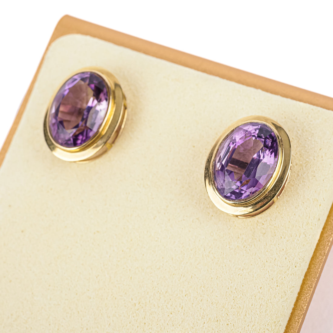 14K Yellow Gold Oval Amethyst Studs 11cts