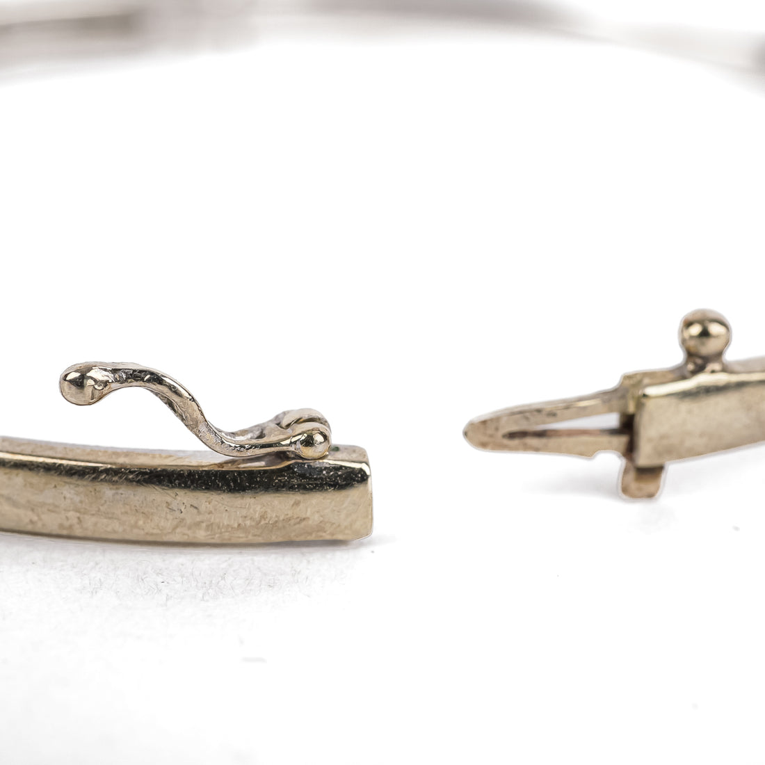14K White Gold Diamond Hinged Bangle