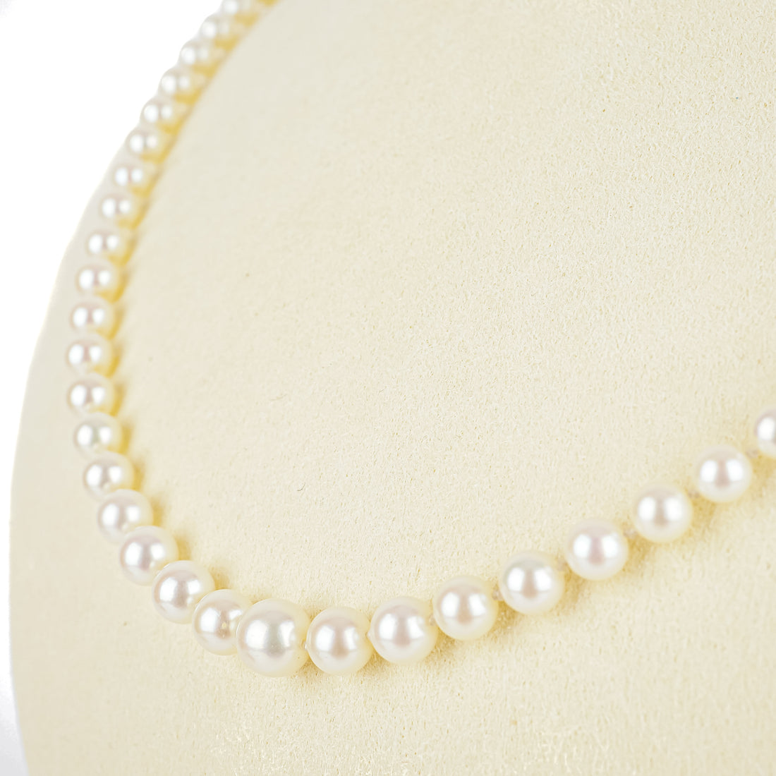 14K White Gold Graduated Pearl Necklace