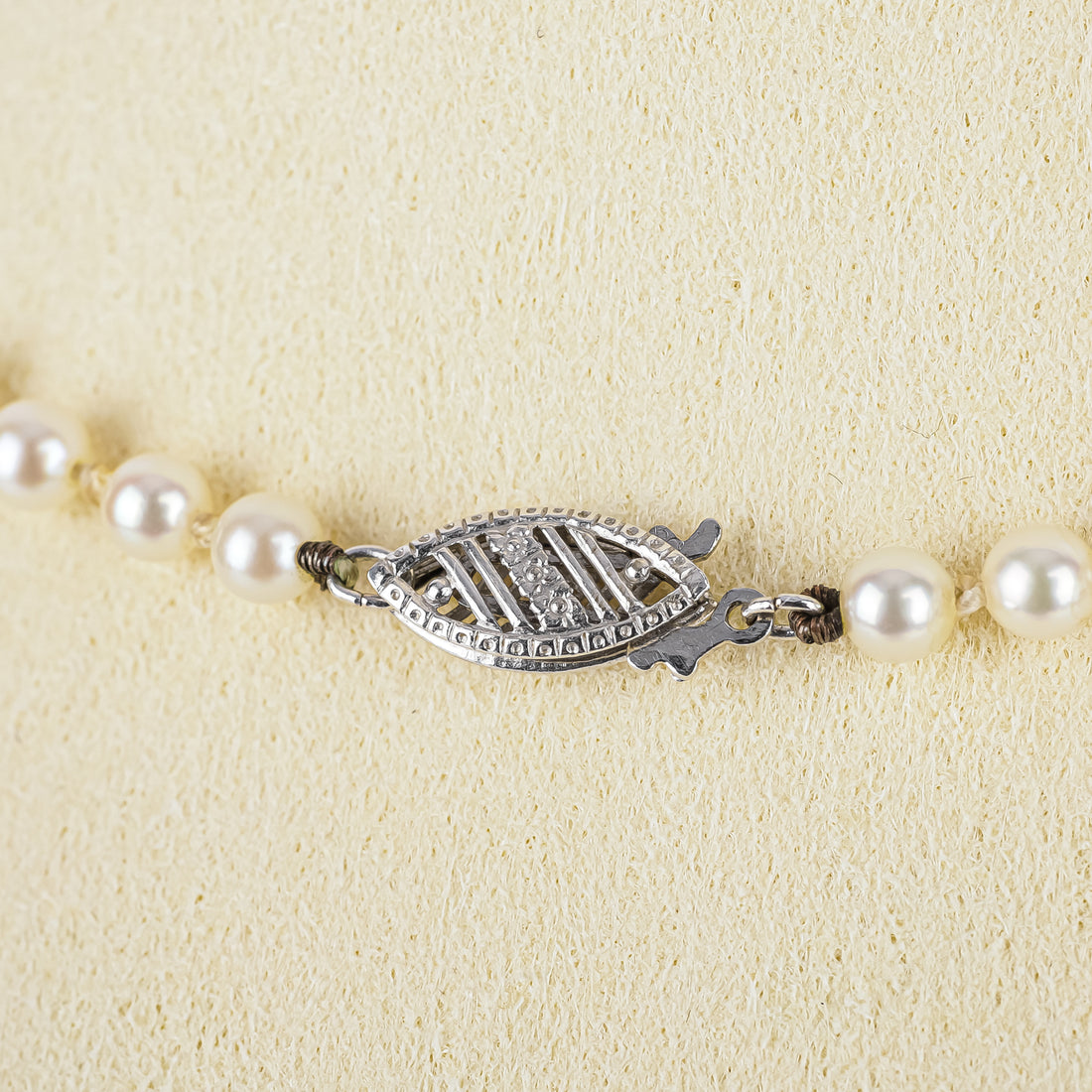 14K White Gold Graduated Pearl Necklace