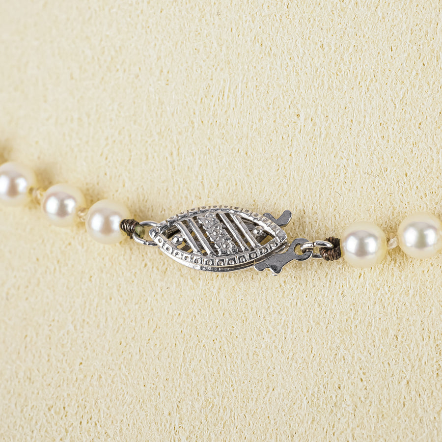 14K White Gold Graduated Pearl Necklace
