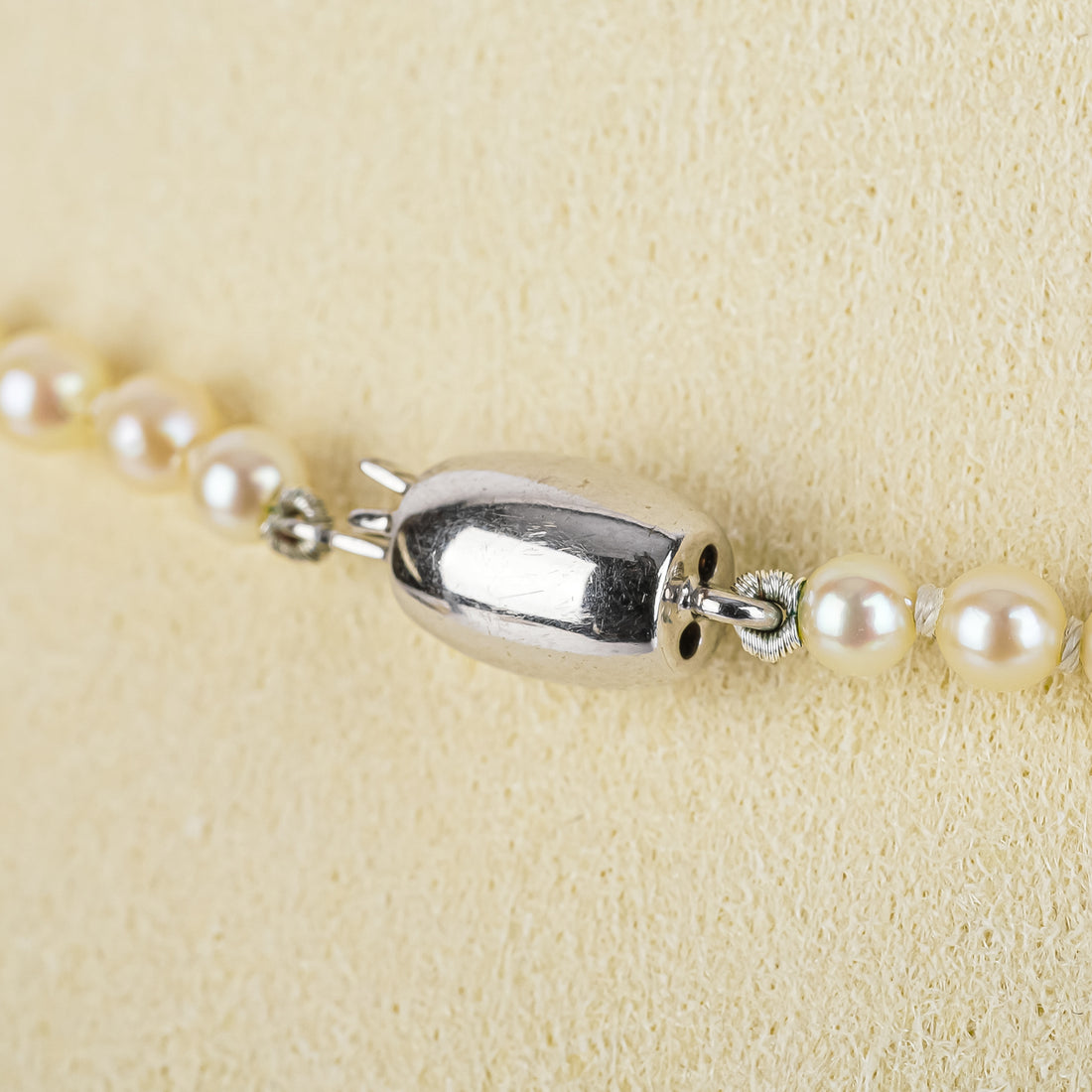 14K White Gold Graduated Cultured Pearl Necklace