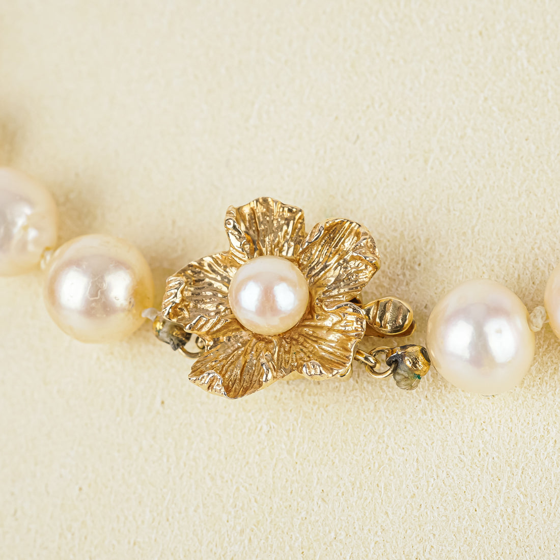 14K Yellow Gold Pearl  Necklace with Flower Clasp