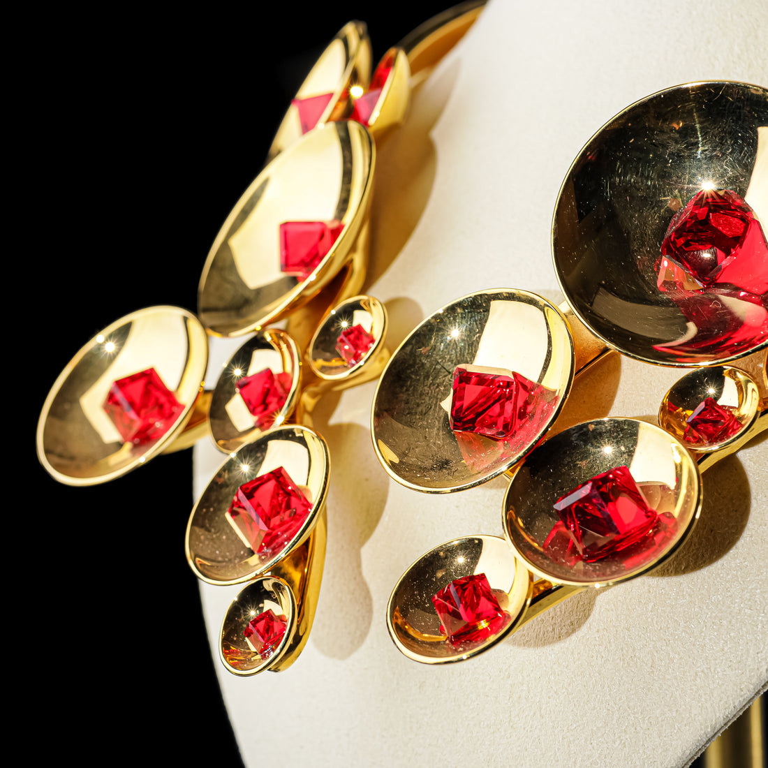 ATELIER SWAROVSKI Fredricksen Stallard Light Siam Necklace