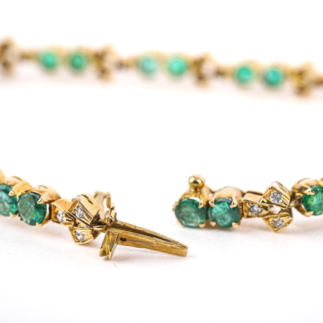 18K Yellow Gold Emerald Diamond Bracelet
