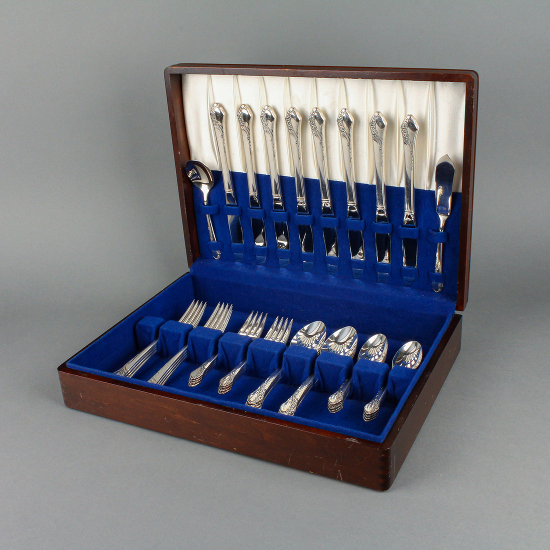 ONEIDA COMMUNITY TUDOR PLATE Together Silverplate Flatware - 8 Place Settings +