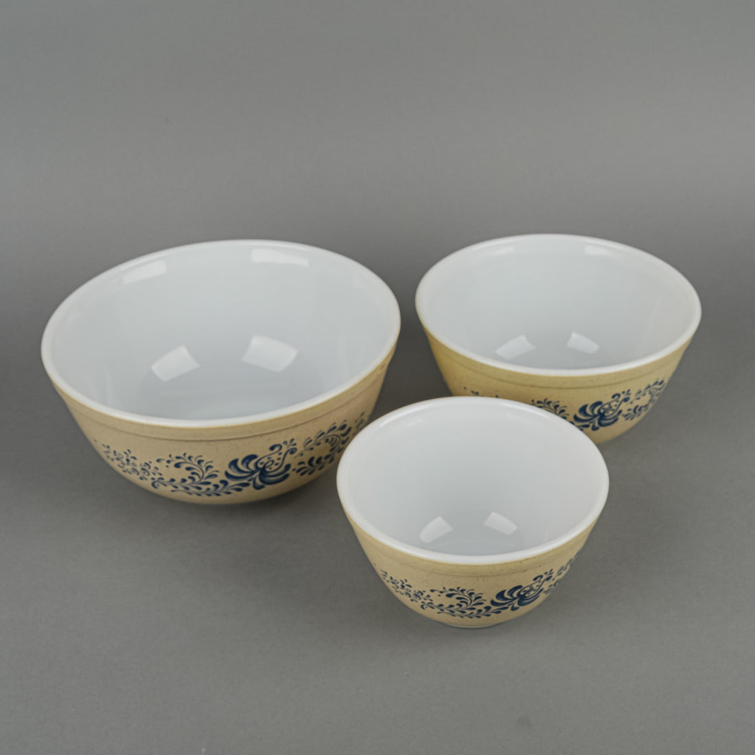 PYREX Homestead Nesting Mixing Bowls Set Of 3