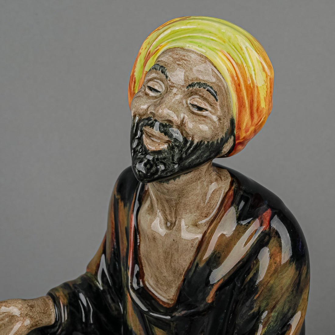 ROYAL DOULTON Figurine The Mendicant HN 1365