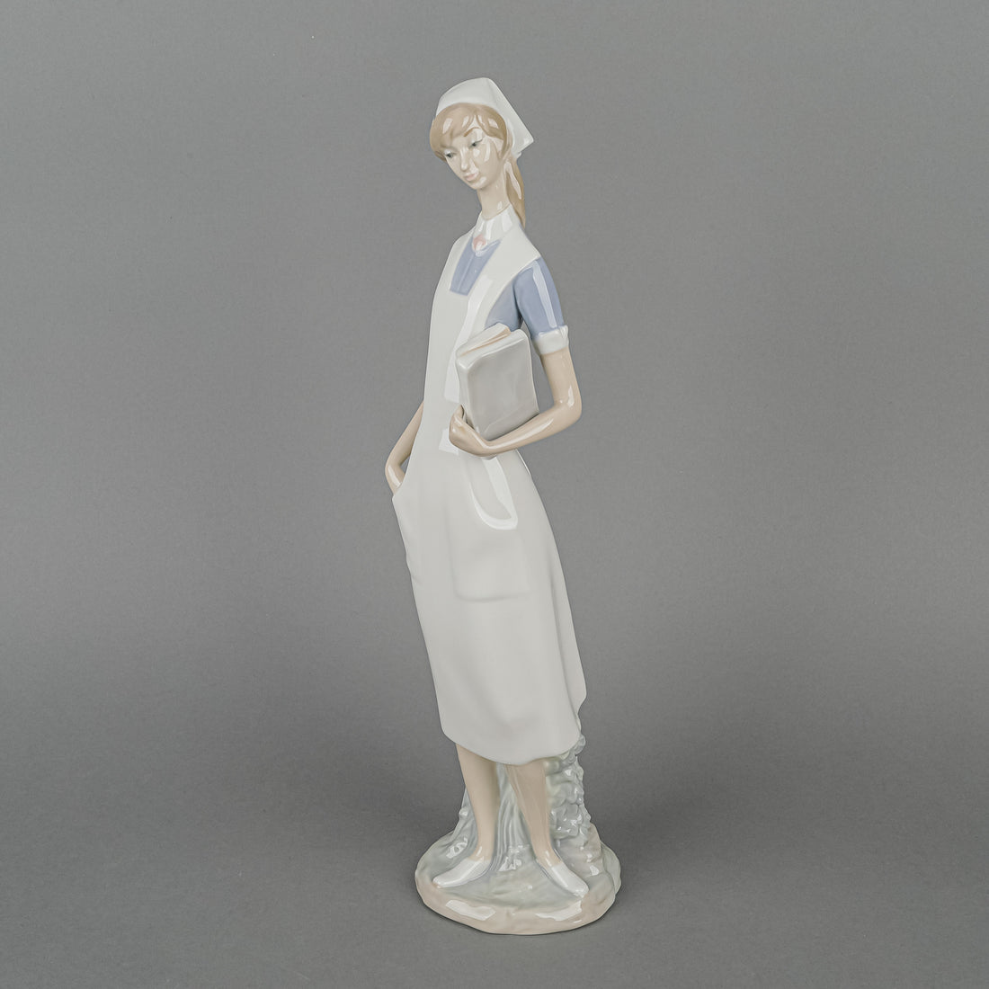LLADRO Figurine Nurse 4603